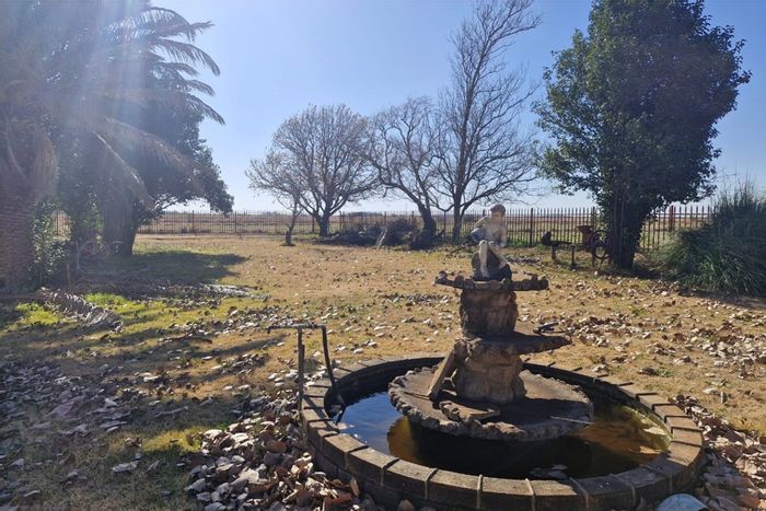 Klerksdorp Rural Farm For Sale: 412,000 m² land, river access, renovation potential.