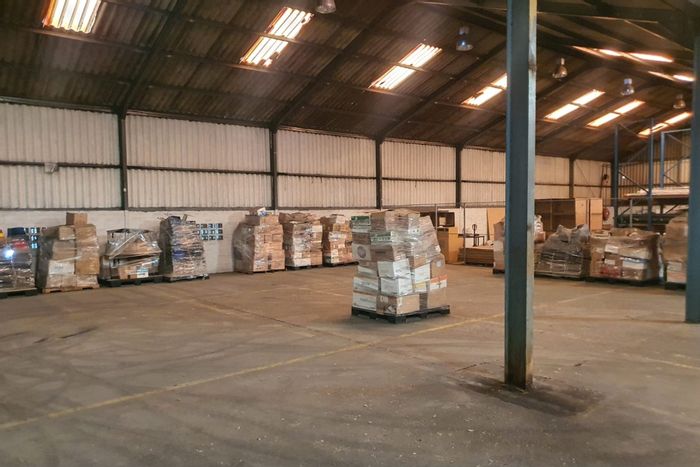 Retail space to rent in Korsten, features 675m², access-controlled complex.