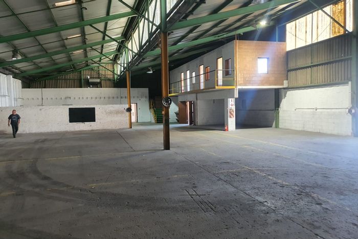 Retail space to rent in Korsten, featuring 707m², secure complex, ample power.