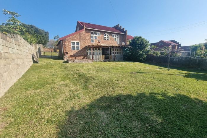 Amalinda House For Sale: 3 Bedrooms, 2 Bathrooms, Garden, Garage, Pet-Friendly.
