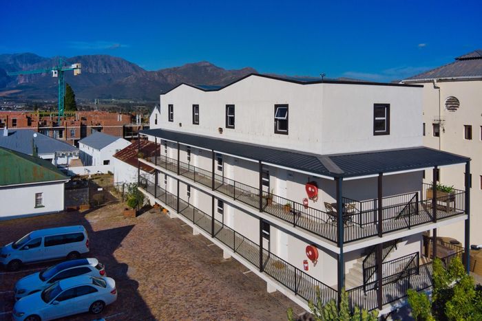 Paarl South Apartment To Rent: 1 Bed, Air Conditioning, Close to Paarl Mall.