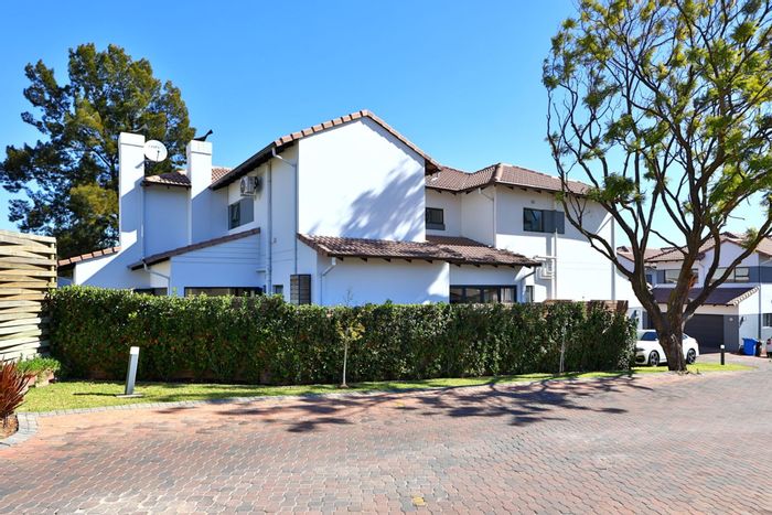 North Riding House For Sale: 4 Bedrooms, enclosed patio, gas amenities, spacious layout.