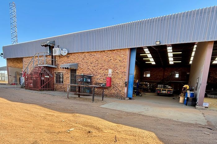 Industrial warehouse to rent in Vaalpark with offices, high-speed internet, and security.
