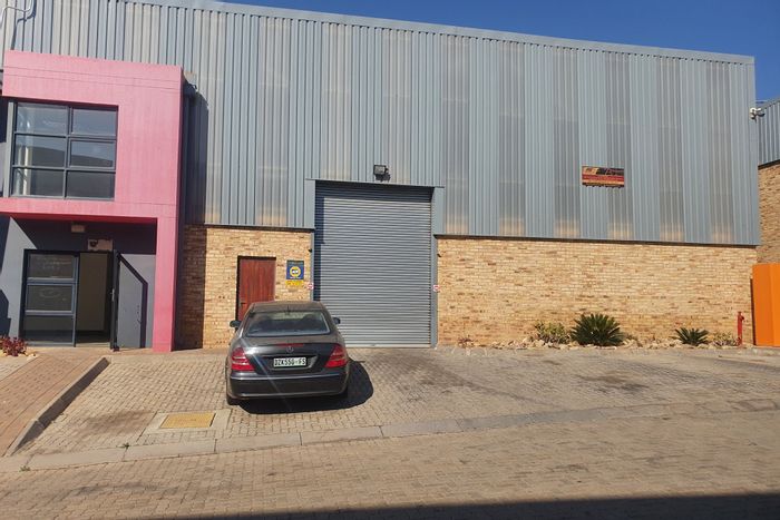 Industrial warehouse to rent in Kya Sands with parking, generator, and fiber internet.