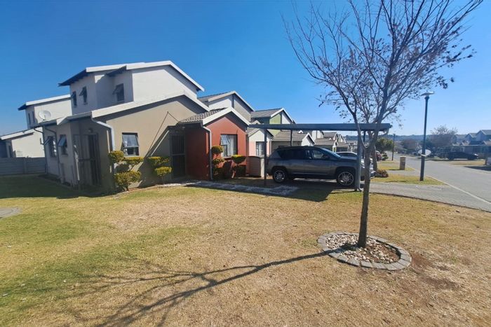 3-bedroom house in Noordwyk for sale with parking and rental income potential.