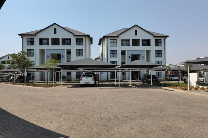 For Sale: Apartment in Greenstone Hill with gym, pool, and secure parking.