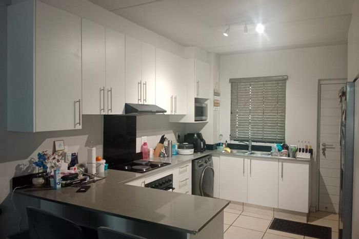 To Rent: Ground floor 2-bed apartment in secure Ballito Central estate with parking.