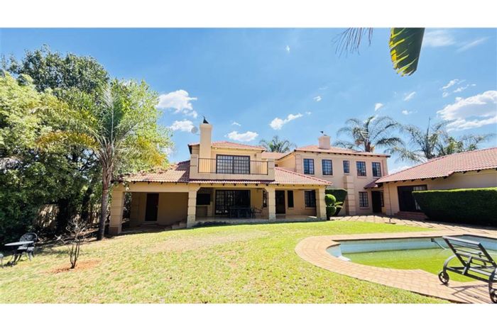 For Sale: Spacious 5-Bedroom House in Summerset with Pool and Cottages.