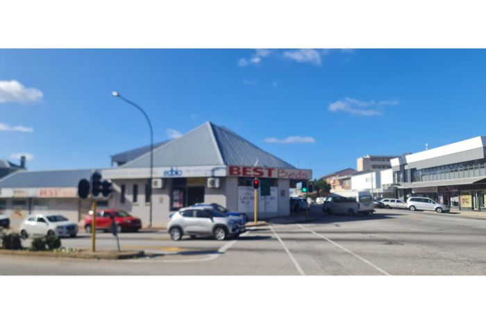Retail showroom for rent in Richmond Hill, prime corner location with parking.