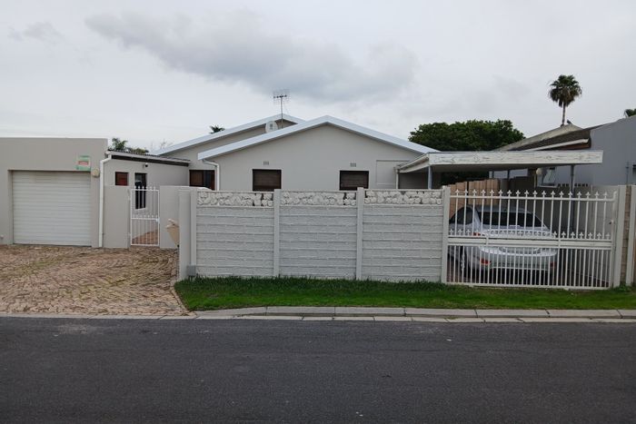 Richwood House For Sale: 4 Bedrooms, entertainment area, low maintenance garden, ample parking.