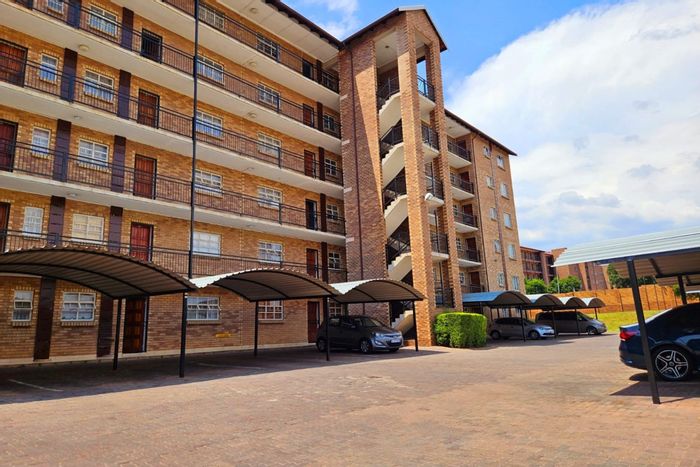 For Sale: 2-Bedroom Apartment in Annlin with Parking, Near Amenities and Transport.