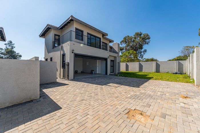 For Sale: North Riding House with 3 Bedrooms, Garden, Gas Kitchen, Built-in Braai.