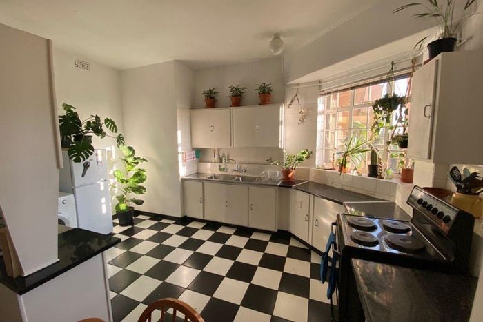 Spacious bachelor apartment in Joburg CBD, for sale with city views and parking.