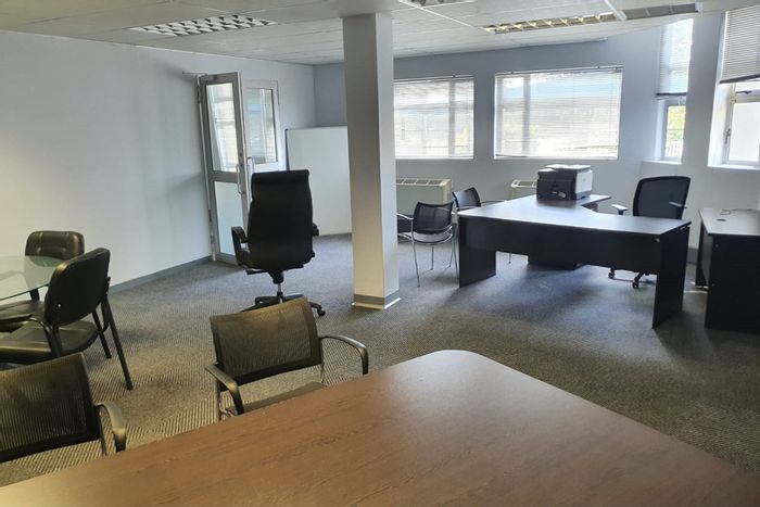 To Rent: 117m² Office in Newton Park with secure parking and air-conditioning.