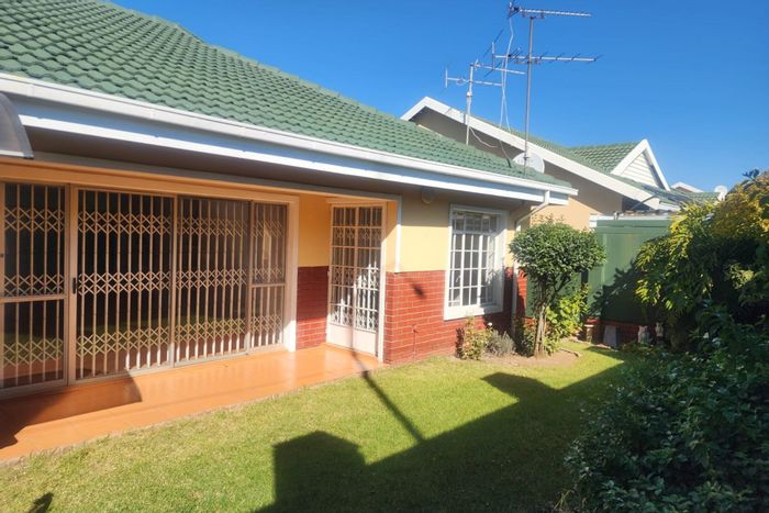 For Sale: Cluster home in South Crest with 2 beds, 2 baths, parking.