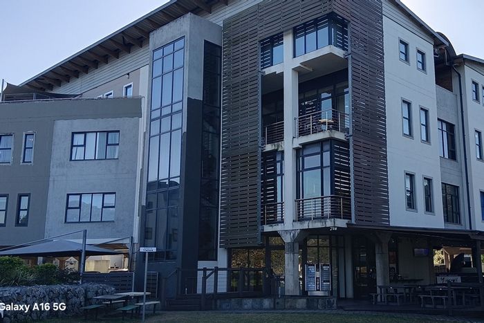 Office for Rent in Mzingazi Golf Estate: Scenic views, amenities, and networking options.