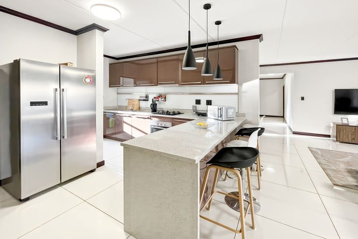 For Sale: 3-Bedroom Apartment in Carlswald with Security, Balcony, and Amenities.