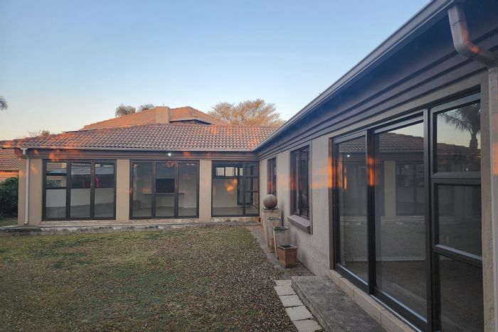 House To Rent in Parkhaven: 3 beds, garden, braai area, secure parking.