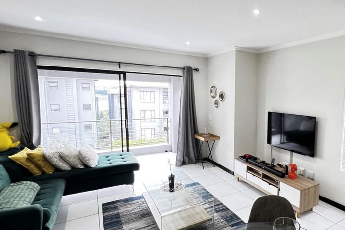 Lonehill Apartment To Rent: 1 Bed, Pool, Security, Balcony, Covered Parking.