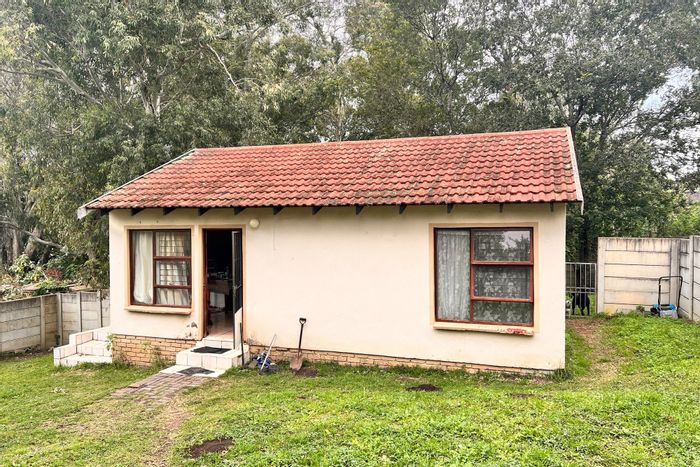 Eureka House For Sale: 2 Bedrooms, secure yard, close to public transport.