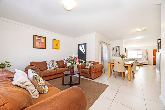 For Sale: Spacious 4-bedroom house in Langeberg Heights with office and double garage.