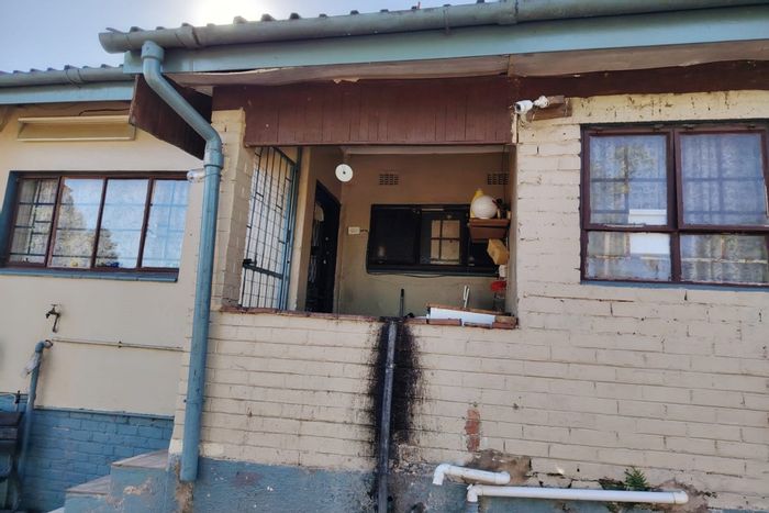 For Sale: Unique 12-bedroom house in Newholme, ideal for investment or large families.
