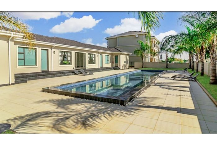 For Sale: Townhouse in Summerset with garden, pool, and security features.