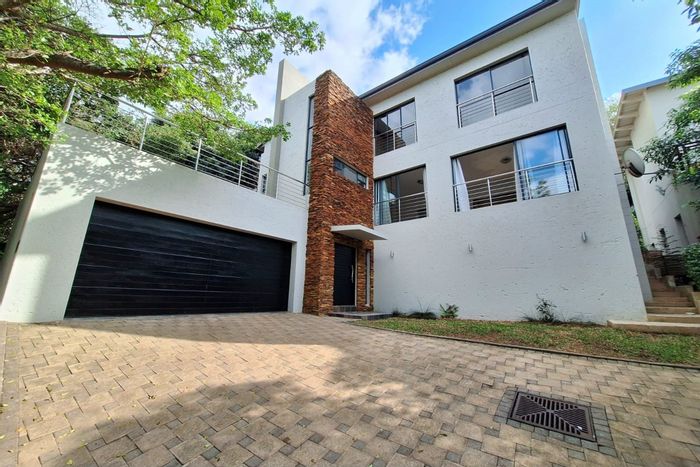 Dunkirk Estate House For Sale: 4 bedrooms, splash pool, estate amenities, secure living.
