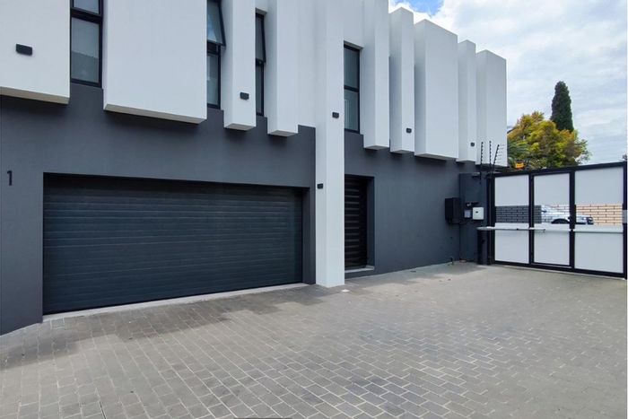 Edendale House For Sale: 3 beds, pet-friendly garden, automated garage, secure complex.