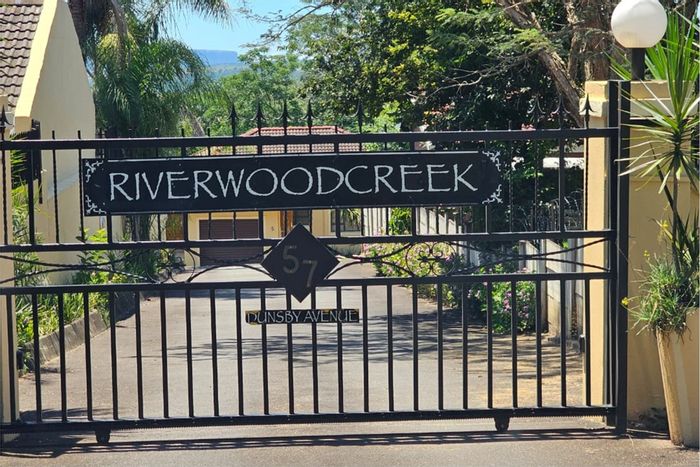For Sale: 3-Bedroom Townhouse in Lincoln Meade with private garden and secure parking.