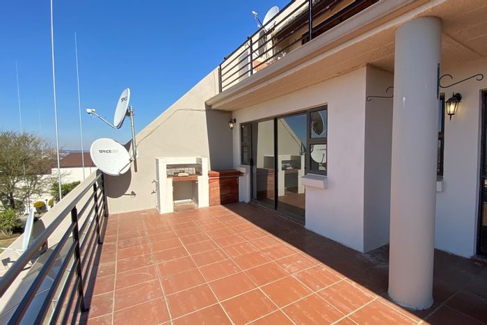 Northcliff Apartment For Sale: 3 beds, balcony, secure estate, ideal investment.