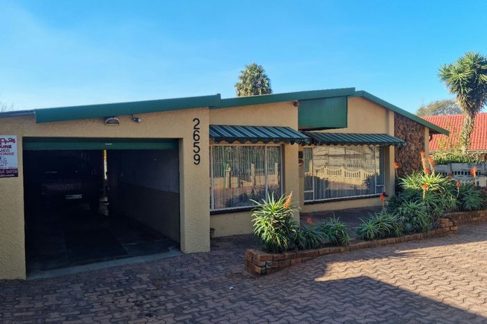 Georginia House For Sale: 4 Bedrooms, spacious yard, staff accommodation, parking for 6.