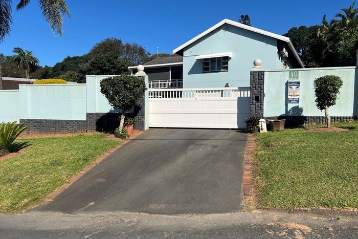For Sale: House in Blythedale Central with sea views, garden flat, and pool.