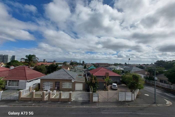 For Sale: Glenlilly Apartment with 2 Bedrooms, Secure Complex, Rental Income Potential.