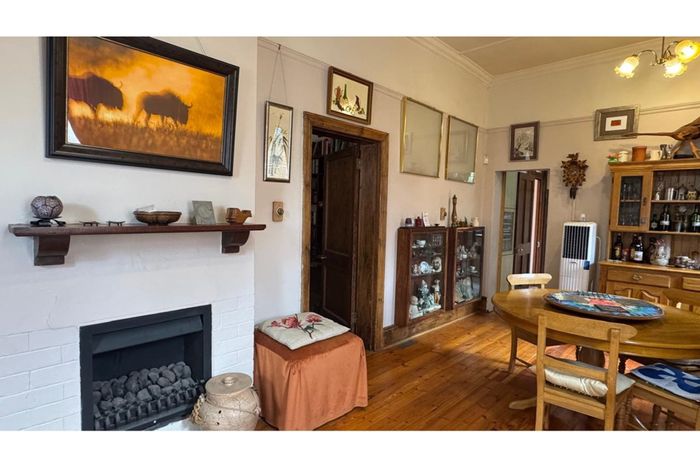 Belgravia House For Sale: 3 bedrooms, garden, braai area, covered parking.