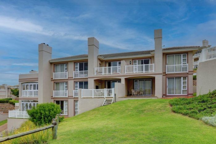 For Sale: Townhouse in Pinnacle Point Golf Estate, 3 beds, pool access, ocean views.