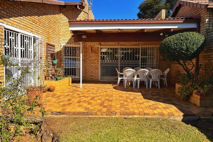 For Sale: Fairland Townhouse with Private Garden, Pool, and Convenient Amenities.