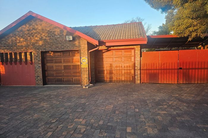 For Sale: Spacious 4-Bedroom House in Del Judor Ext 2 with Pool and Braai Area.