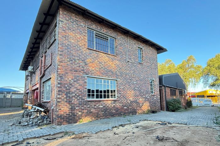 Commercial Space to Rent in Uitvlught: 7 Offices, Reception, Garden, Parking.