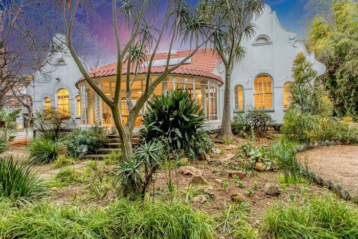 Greenside House For Sale: Spacious family home with guest suite and lush garden.