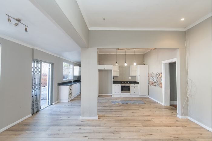 Richmond Hill House For Sale: 4 bedrooms, pool, solar system, and garage.