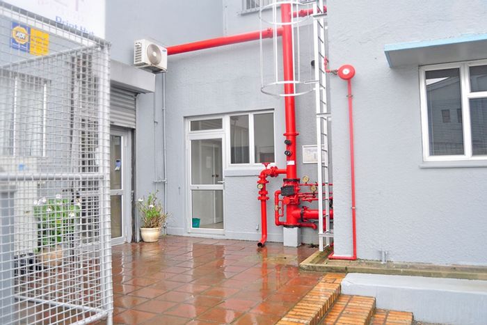 Office to Rent in Maitland: Open plan, kitchen, ground floor access, 22m² space.