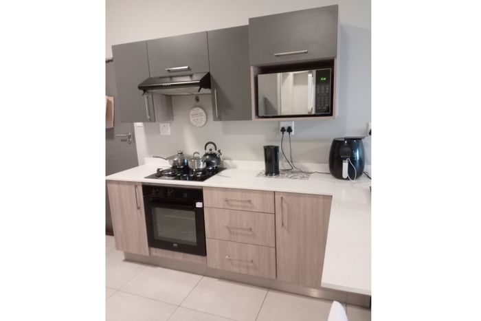 To Rent: Apartment in Midridge Park with 2 bedrooms, 2 bathrooms, parking.