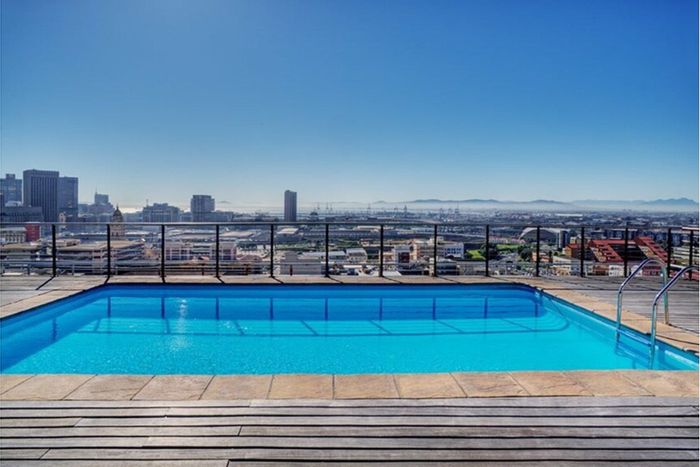 For Sale: Apartment in Cape Town City Centre with pool, gym, and mountain views.