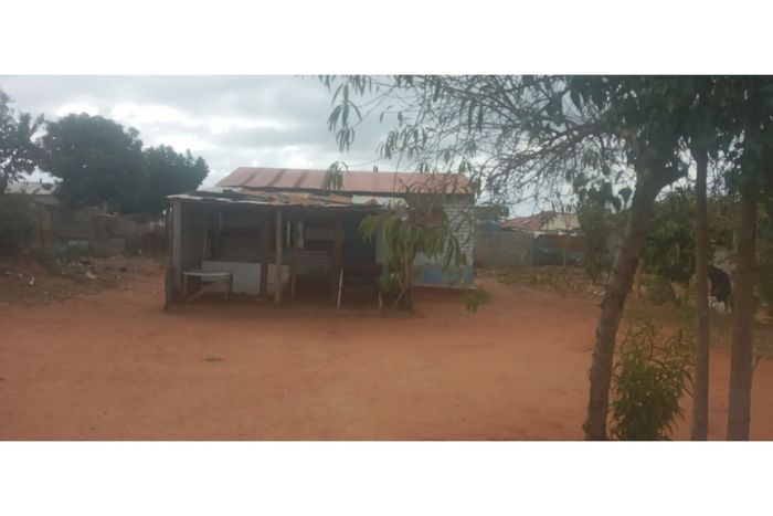 For Sale: House in Polokwane Ext 71, 2 beds, 1 bath, close to amenities.