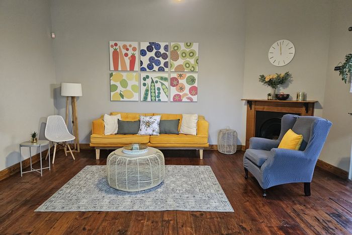 Office to Rent in Miederpark: Shared reception, Wi-Fi, security, utilities included.