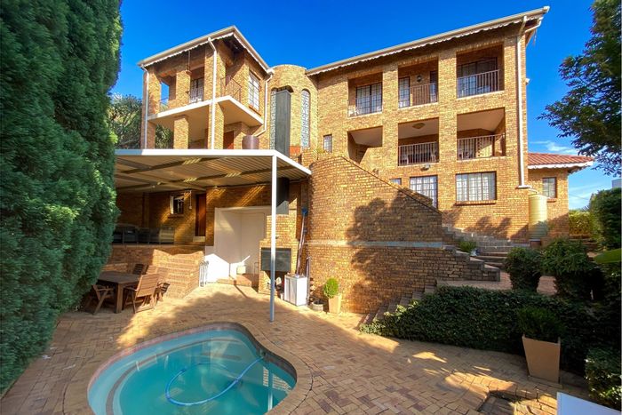 Erasmuskloof House For Sale: Spacious living, pool, cinema, and security features.
