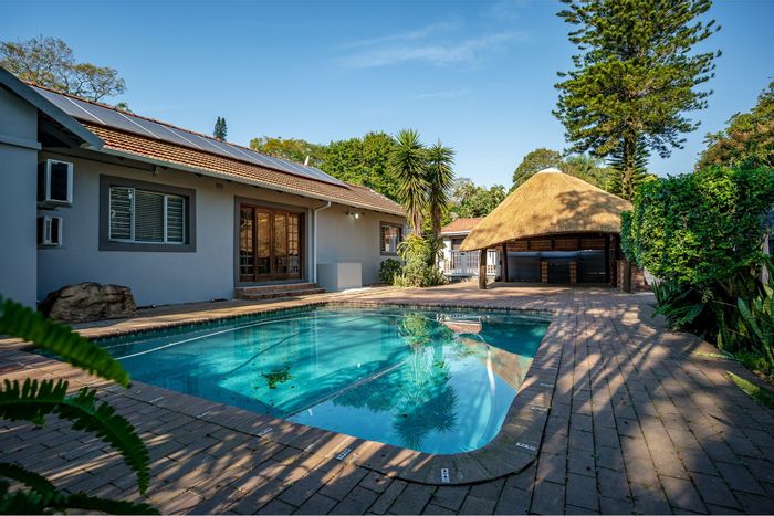 Cowies Hill Park House For Sale: Pool, studio apartment, cottage, self-sufficient features.