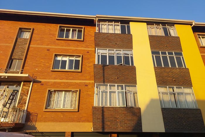 Scottsville Apartment For Sale: 3 Bedrooms, garden, balcony, parking, near amenities.