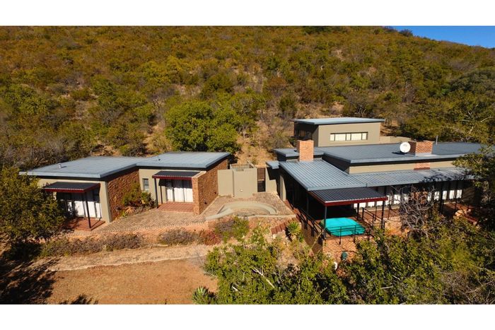 For Sale: House in Zwartkloof Private Game Reserve with 5 bedrooms, Jacuzzi, and garage.